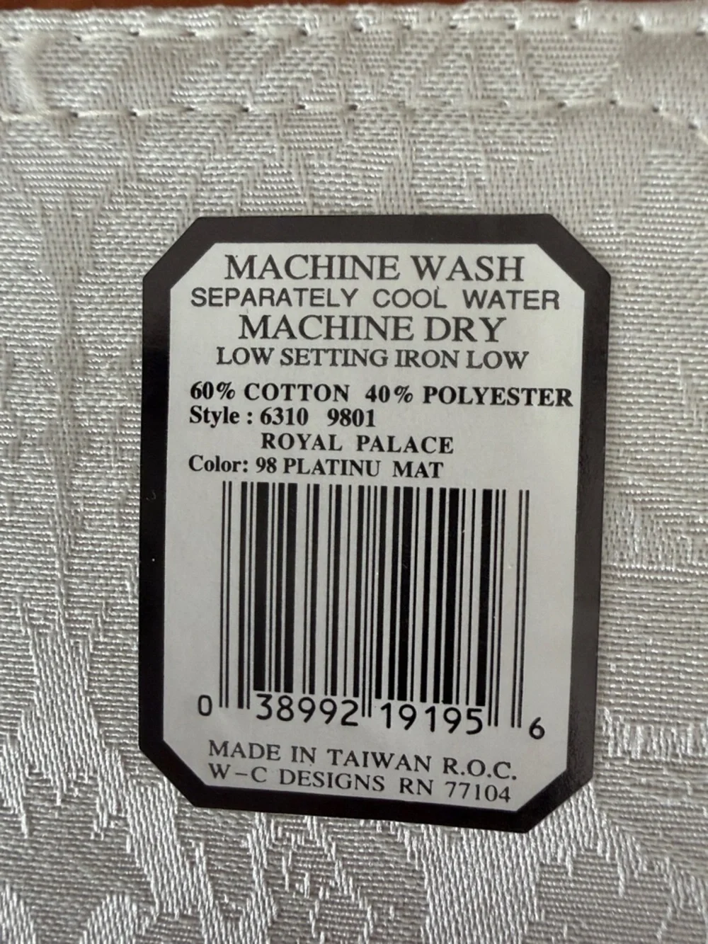 Royal Palace Elegant platinum Damask Placemats (set of 11) NWT